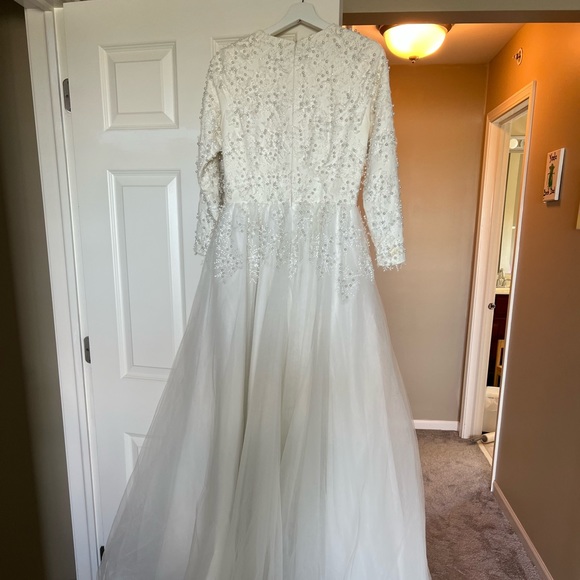 Modest Wedding dress custom made size 4 - Picture 9 of 11